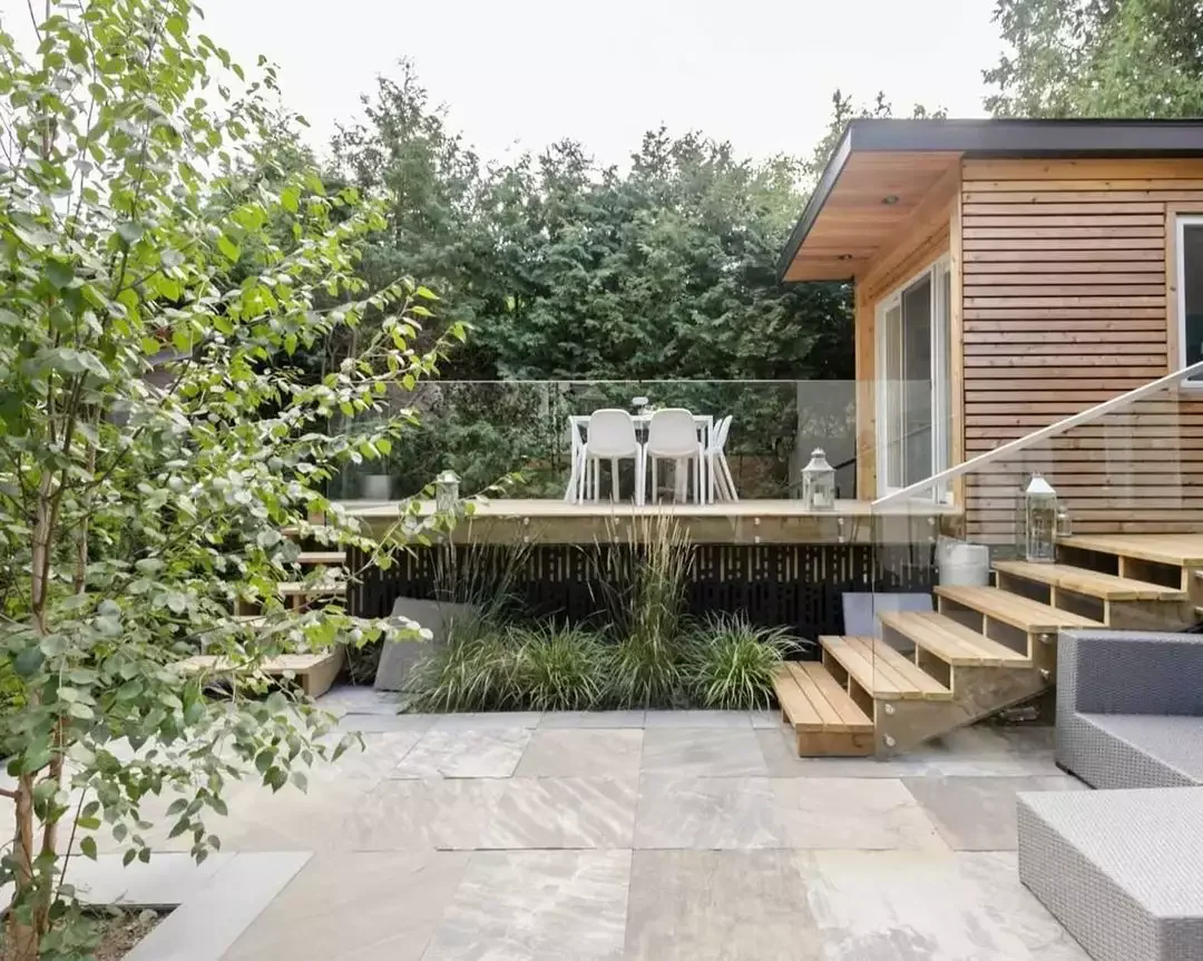 33 Stunning Deck Railing Ideas That Will Transform Your Outdoor Space 31 Glass Panel Deck Railing