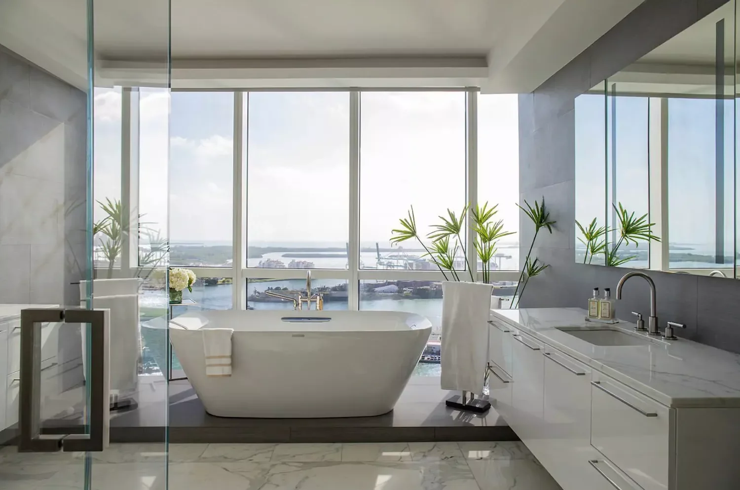 50 Luxurious Bathroom Ideas to Create Your Perfect Self-Care Sanctuary 25 Glass Walls