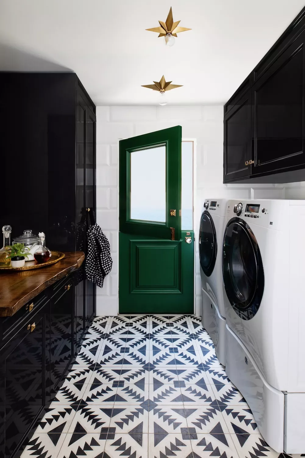 26 Stunning Laundry Room Cabinet Ideas That'll Transform Your Space Glossy Black Cabinets