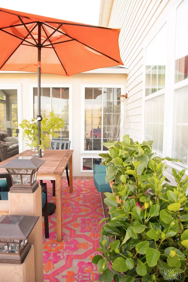 18 Stunning Outdoor Dining Ideas That'll Transform Your Backyard Into the Ultimate Summer Escape 8 Go Bold With Color