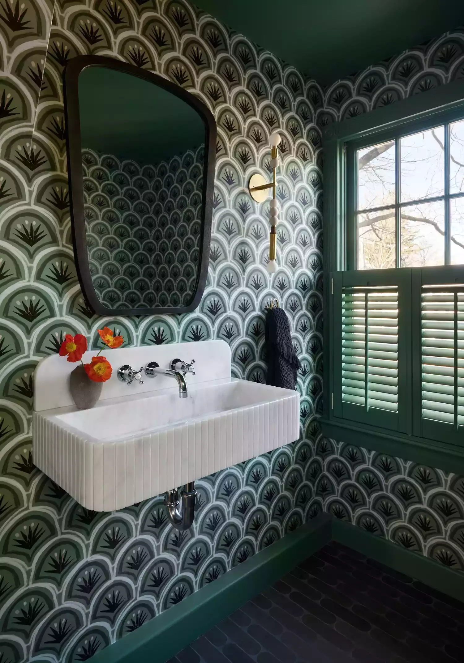 30 Bathroom Wall Decor Ideas That Refresh Your Space This Year Go Bold With Wallpaper