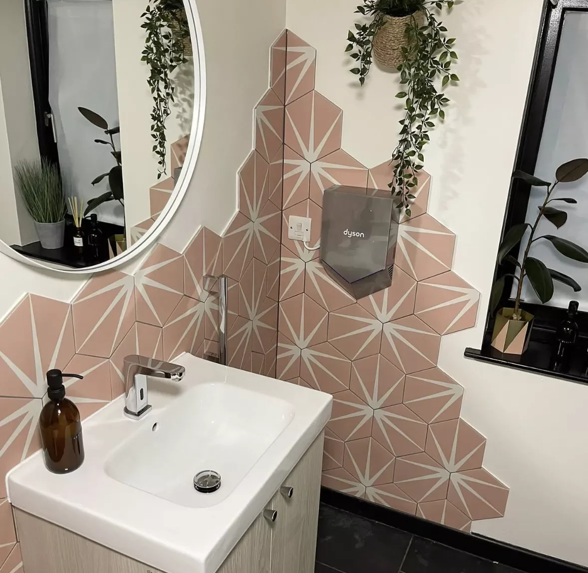 40 Stunning Pink Bathroom Ideas That Balance Playfulness with Elegance 41 Go Geometric