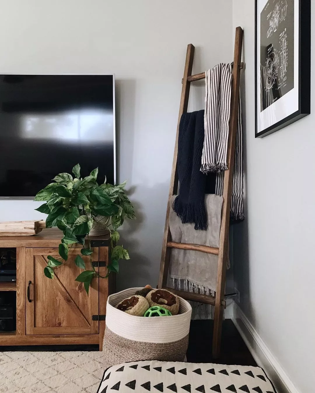 22 Beautiful Ways to Style Your Farmhouse TV Stand That'll Transform Your Space 21 Go Green