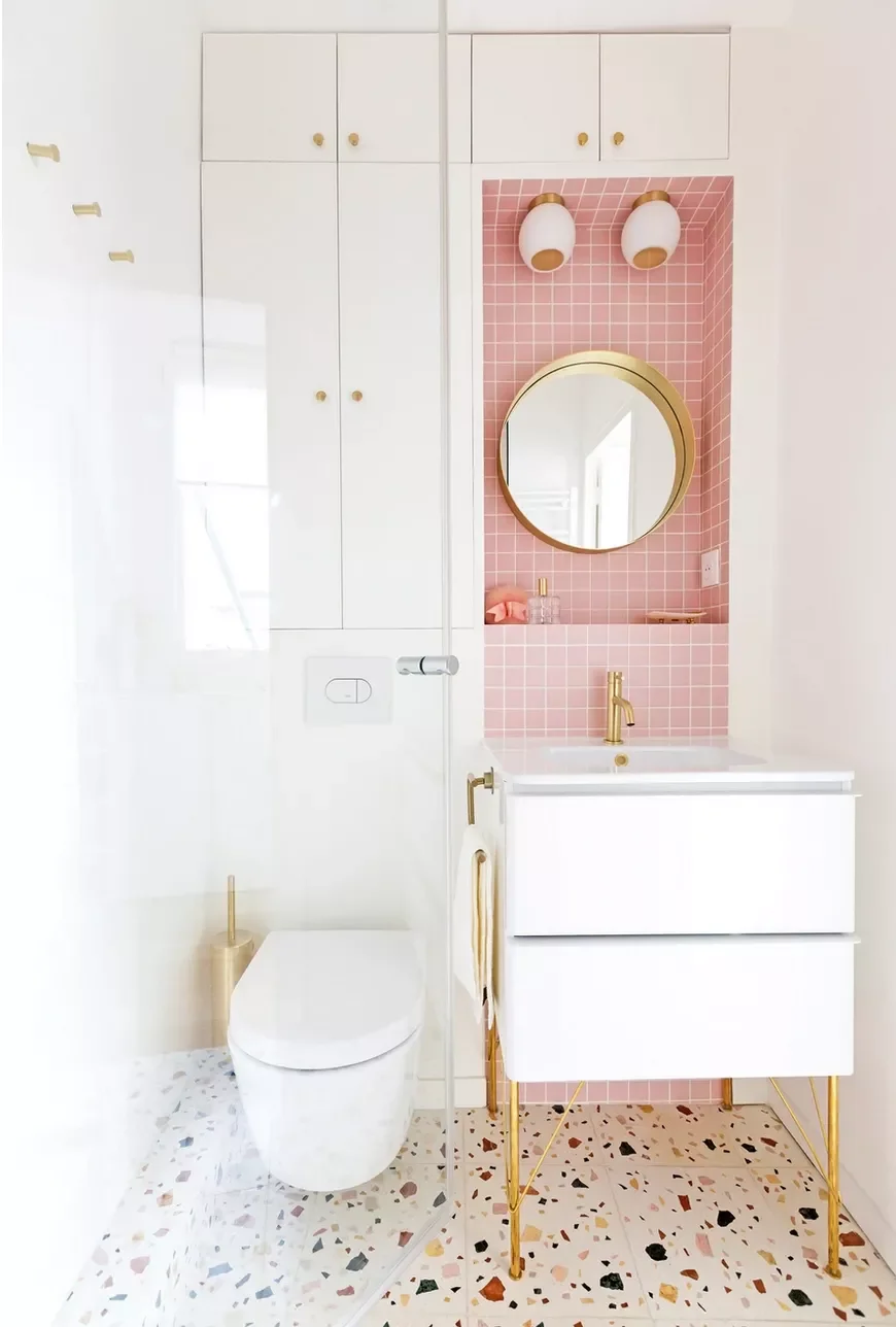 20 Brilliant Small Bathroom Tile Ideas That'll Transform Your Tiny Space 13 Go Retro With Square Tiles
