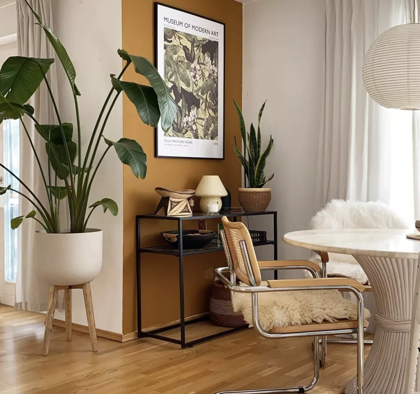 25 Beautiful Accent Wall Ideas to Transform Any Room 7 Go Small and Subtle