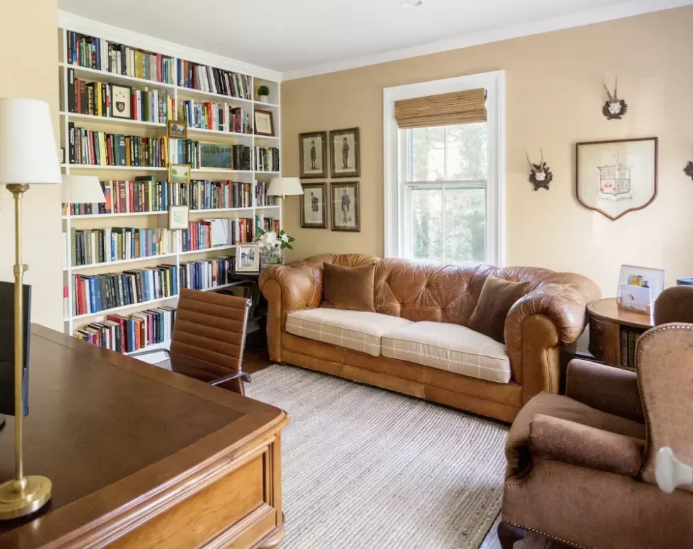 30 Stunning Home Office Rug Ideas to Transform Your Work-From-Home Space Go Traditional
