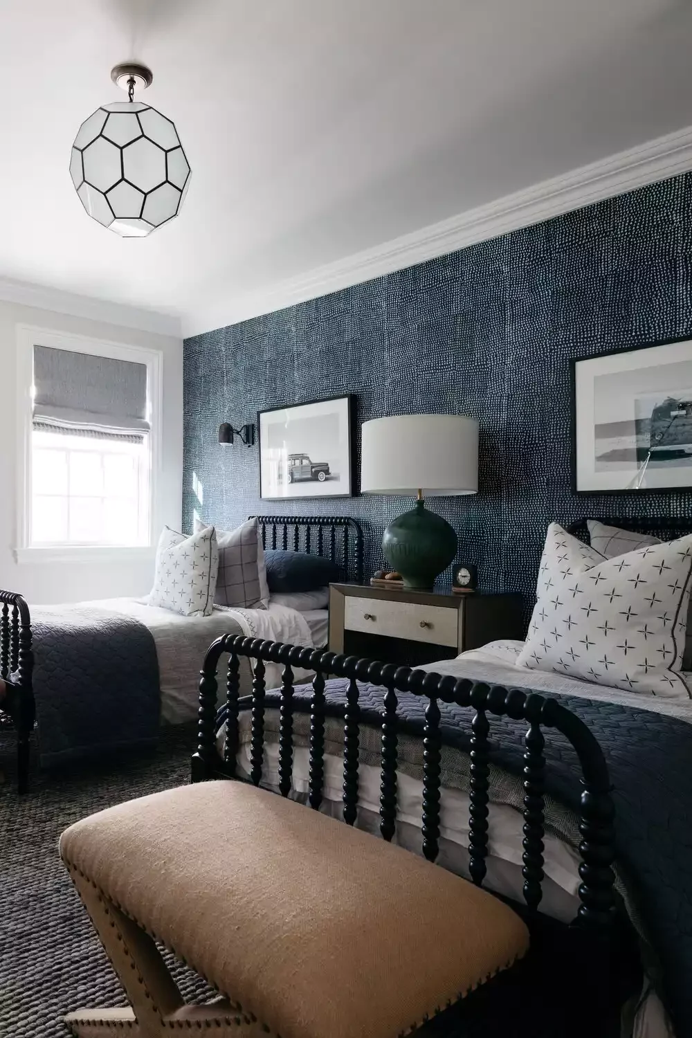 32 Creative Ways to Style Your Bedroom Walls 21 Go Vintage