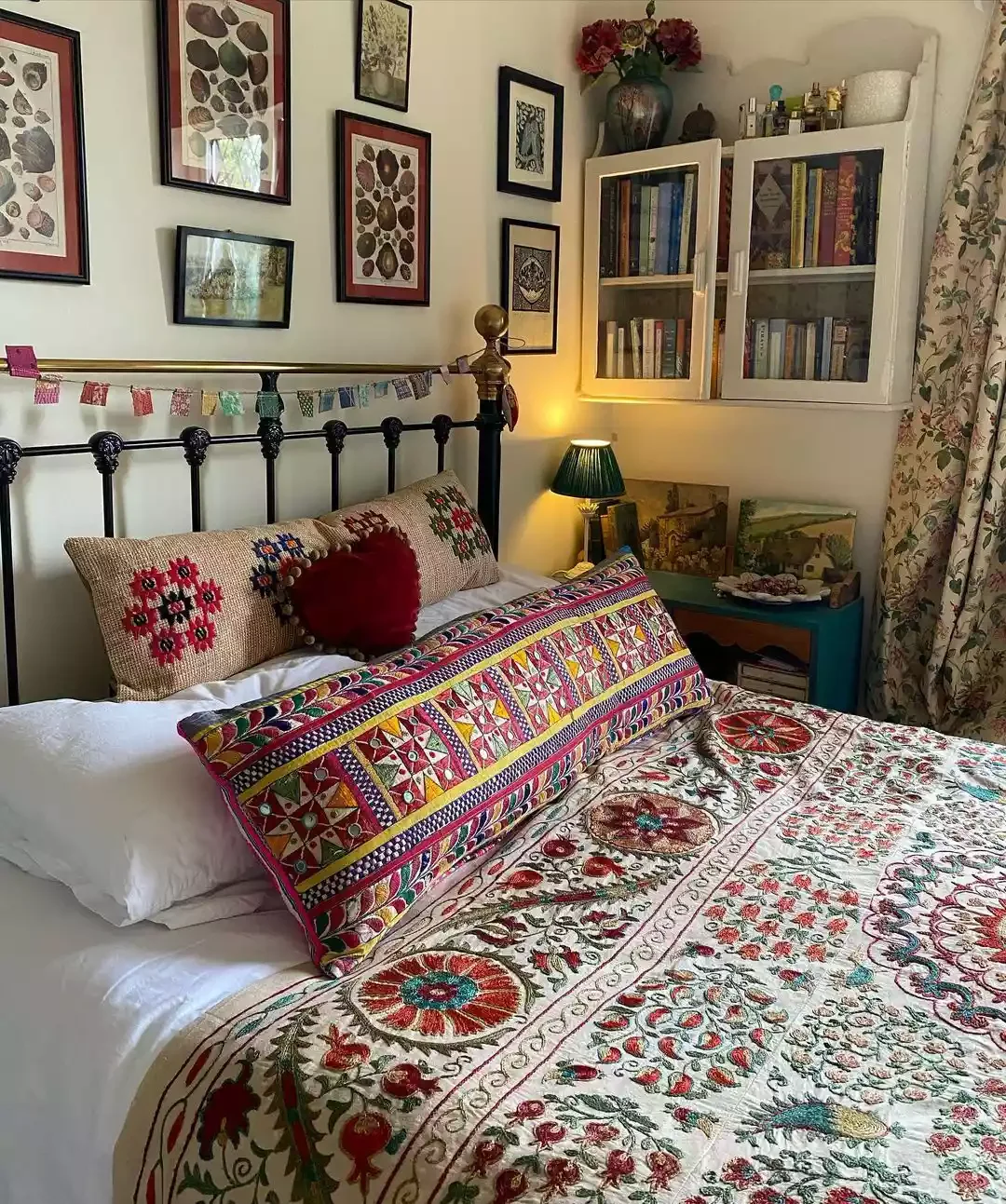 20 Smart Bedroom Shelving Solutions That Transform Your Space Go Vintage