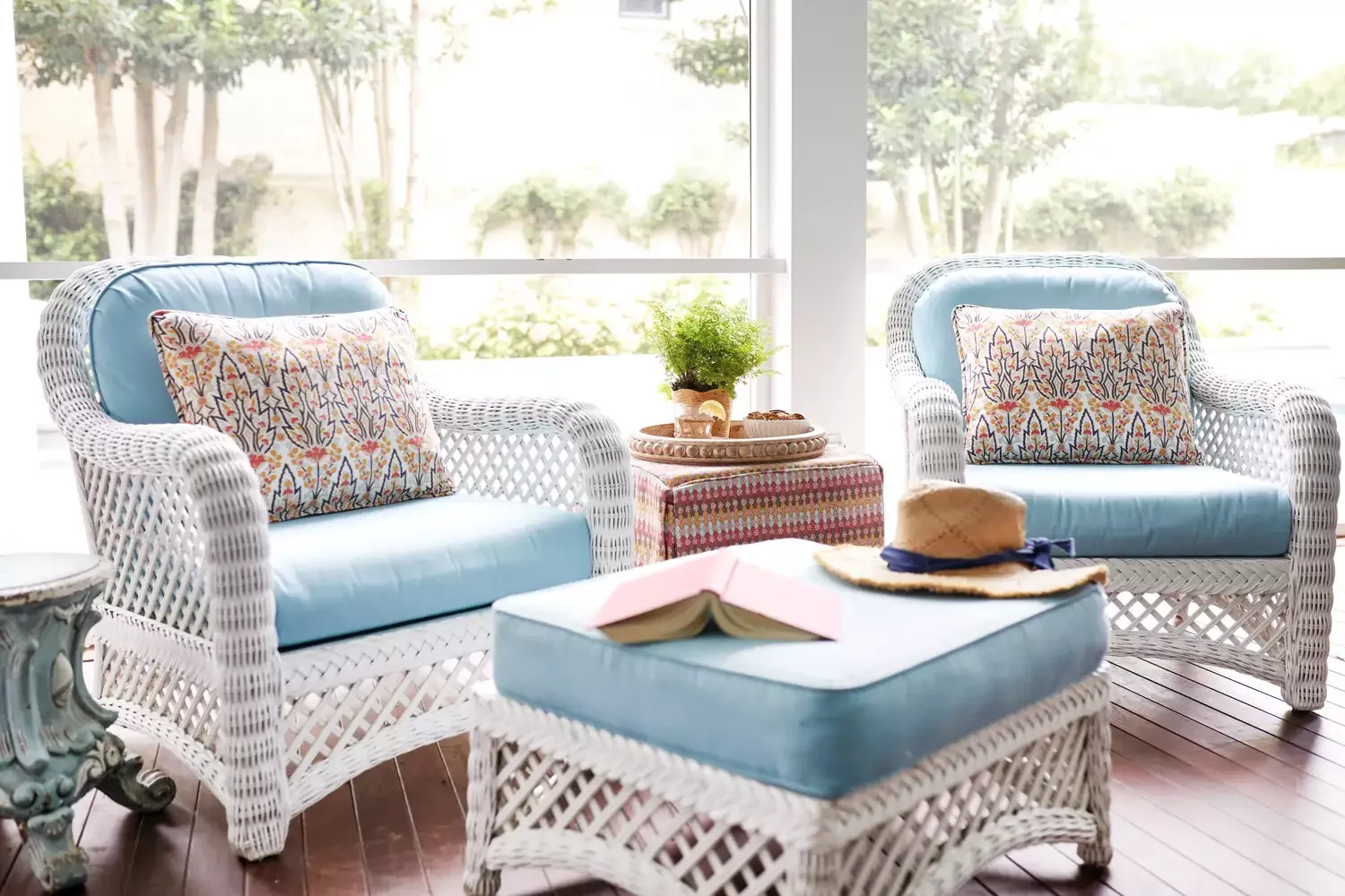 62 Stunning Screen Porch Ideas to Create the Perfect Indoor-Outdoor Retreat Go Wild About Wicker