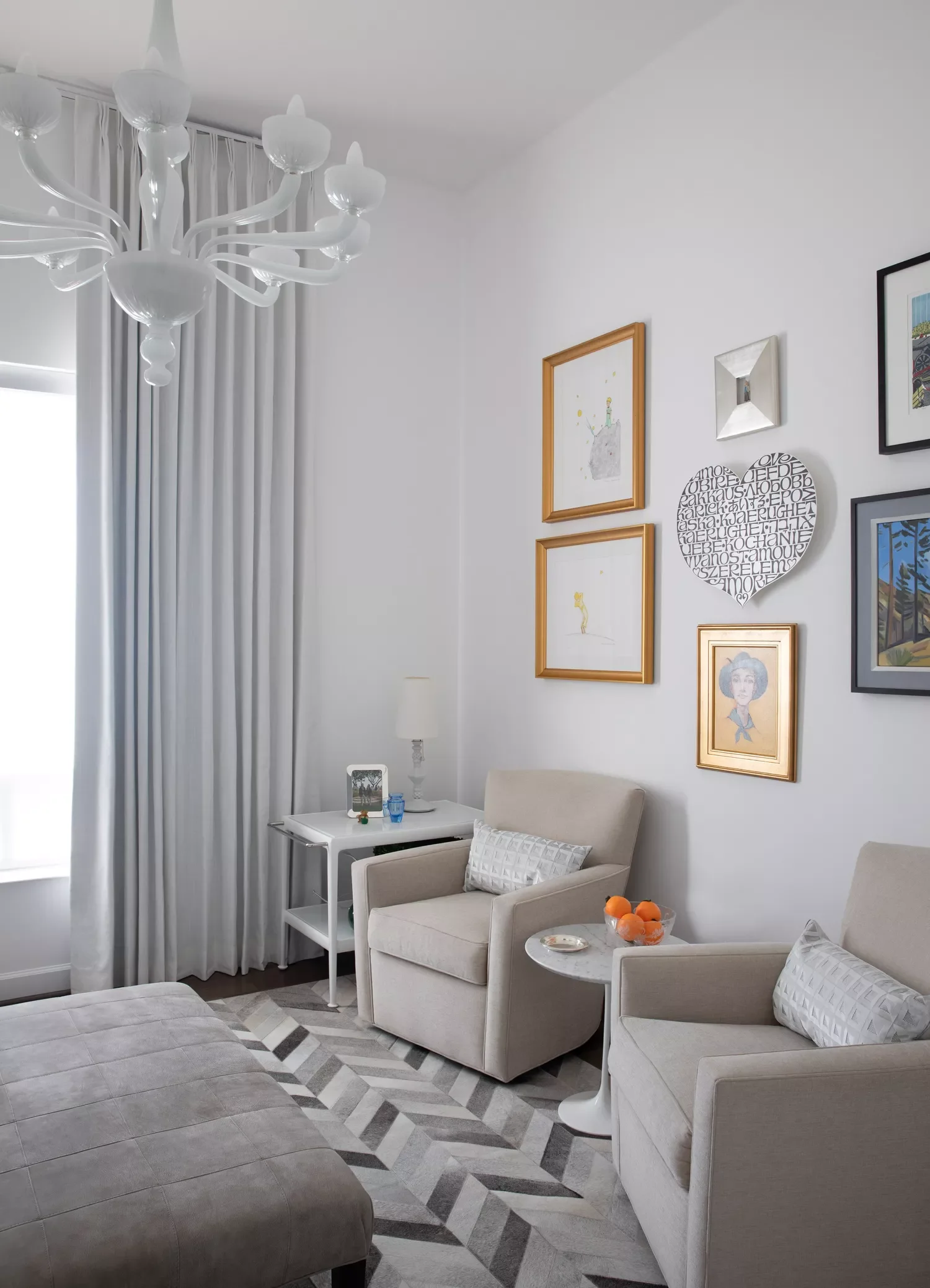 22 Cozy Bedroom Seating Ideas That Will Transform Your Sleep Space 19 Go With a Gallery Wall