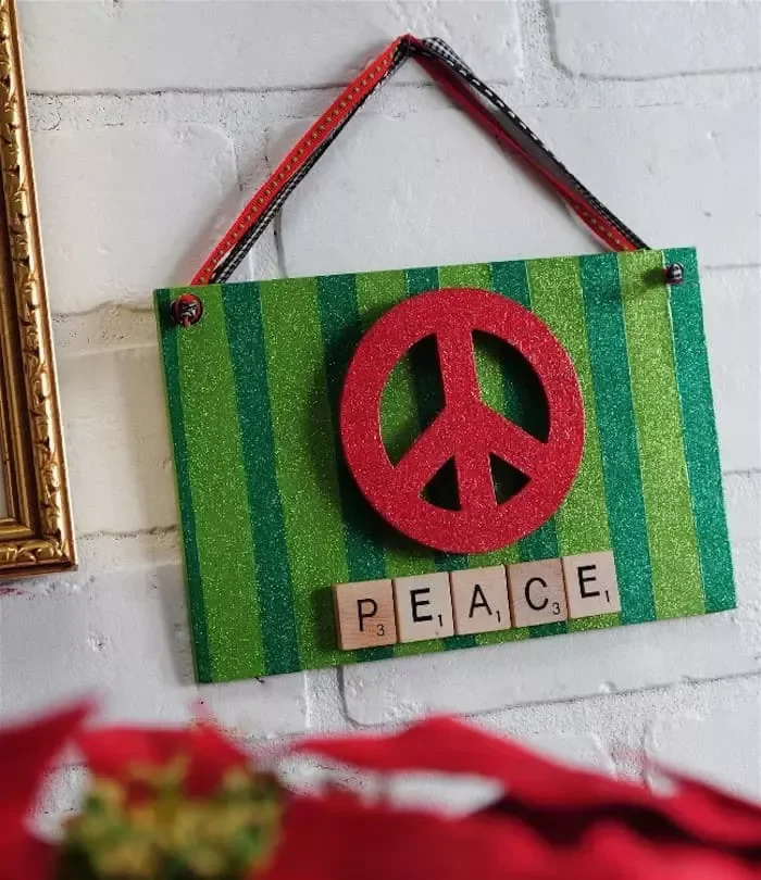 31 DIY Christmas Sign Ideas That Look Professionally Made Go With the Glitter