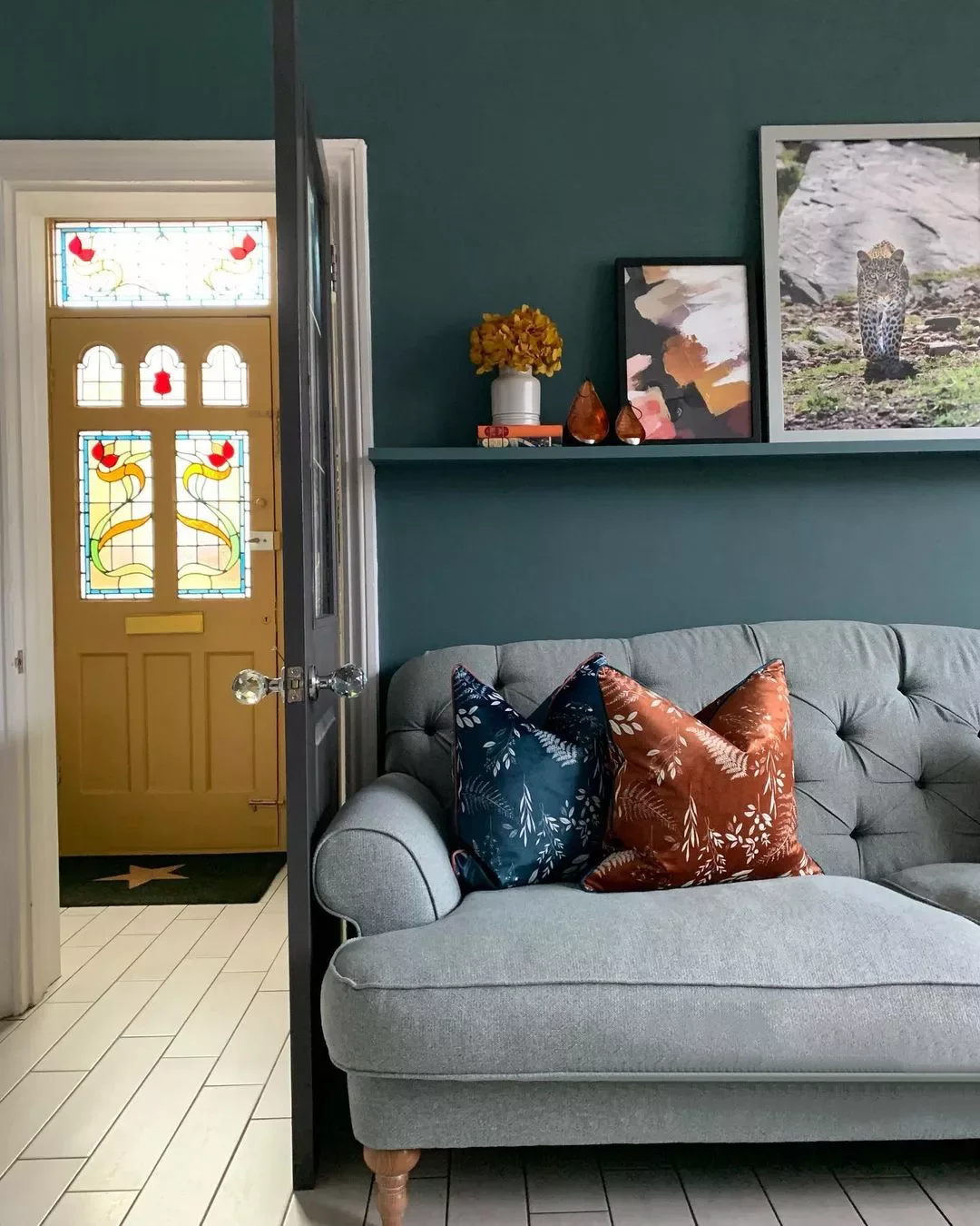 27 Fresh Modern Victorian Design Ideas That Feel Anything But Stuffy 20 Go for Eye-Catching Upholstery