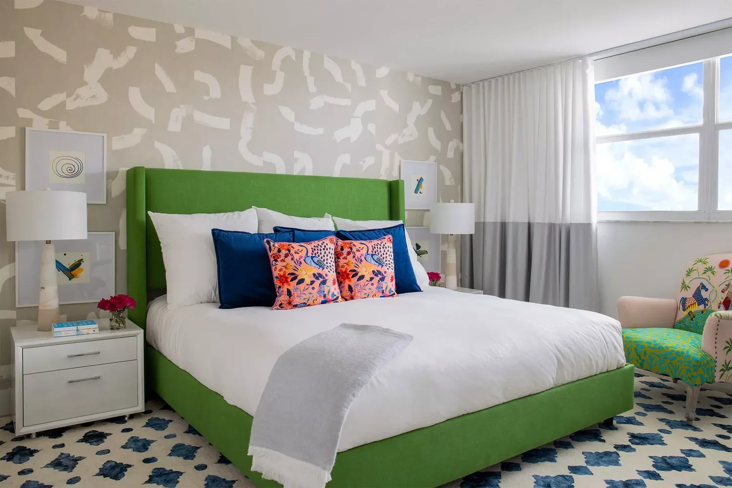 15 Retro Bedroom Ideas That Scream Pure 80s Nostalgia Go for Kelly Green