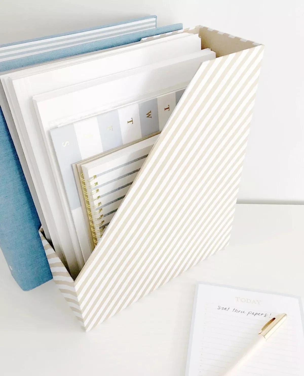 22 Creative Ways to Organize and Display Your Photo Collection at Home 10 Go for a Paper File