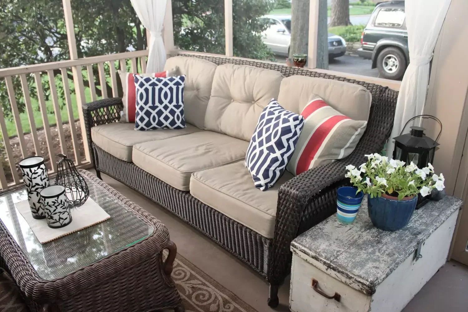 62 Stunning Screen Porch Ideas to Create the Perfect Indoor-Outdoor Retreat Go for a Rustic Porch Look