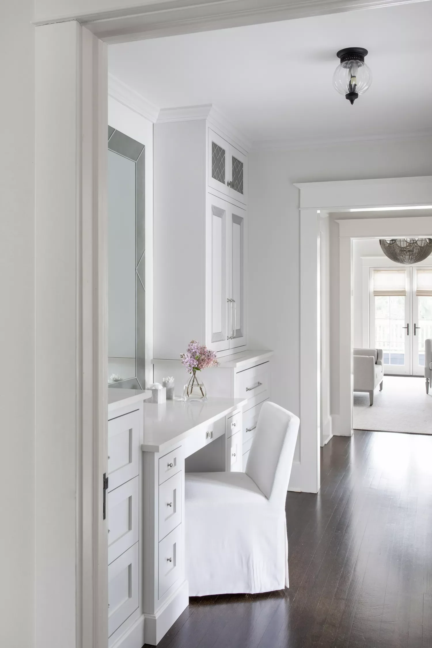 20 Beautiful Makeup Vanity Ideas to Transform Your Daily Beauty Routine 12 Go for a Timeless White and Marble Look