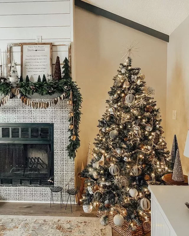 60 Stunning Christmas Tree Ideas to Transform Your Home This Holiday Season 25 Gold Accents