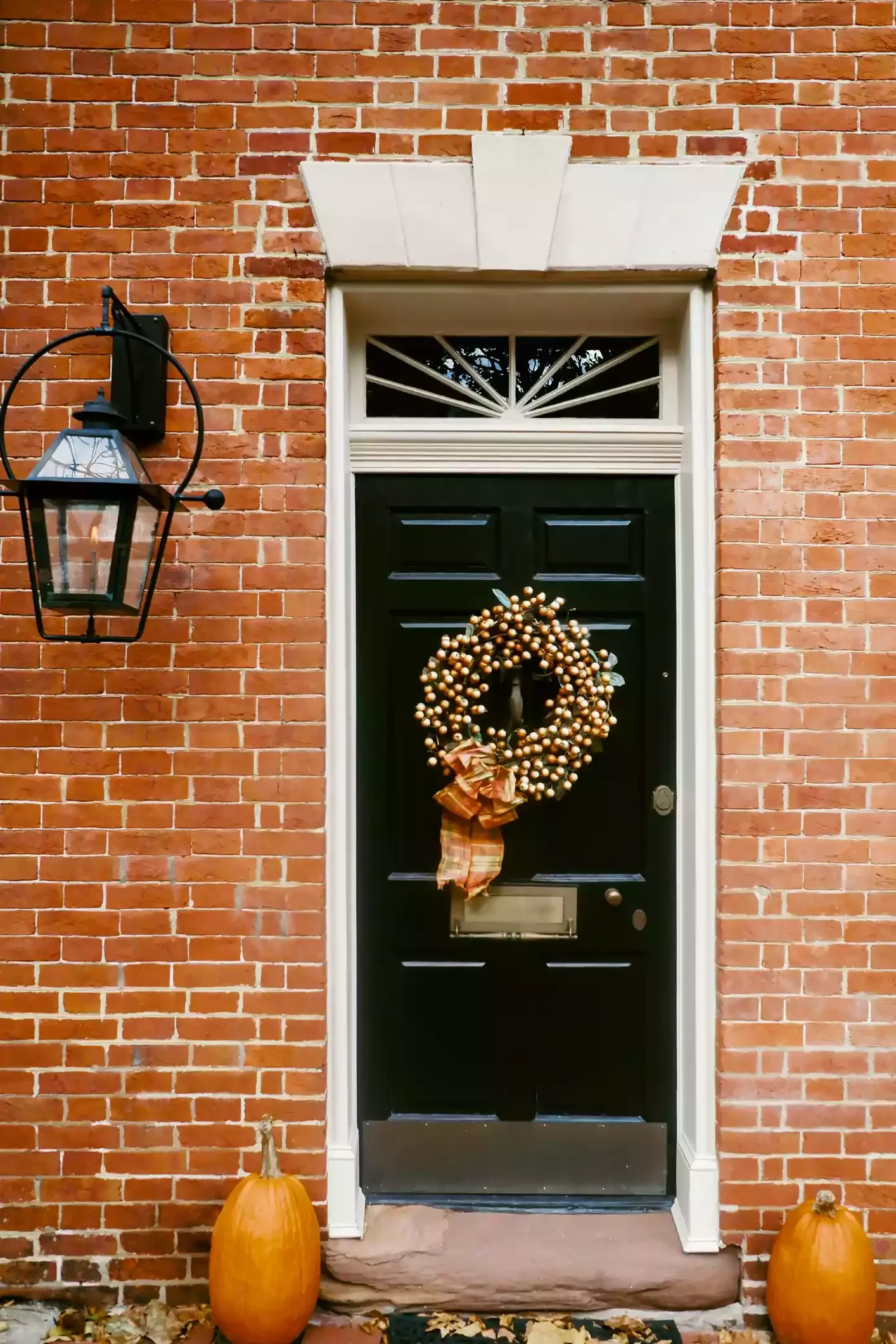 45 Spooktacular Halloween Wreath Ideas That Will Make Your Front Door the Neighborhood's Favorite Stop 10 Gold Halloween Wreath