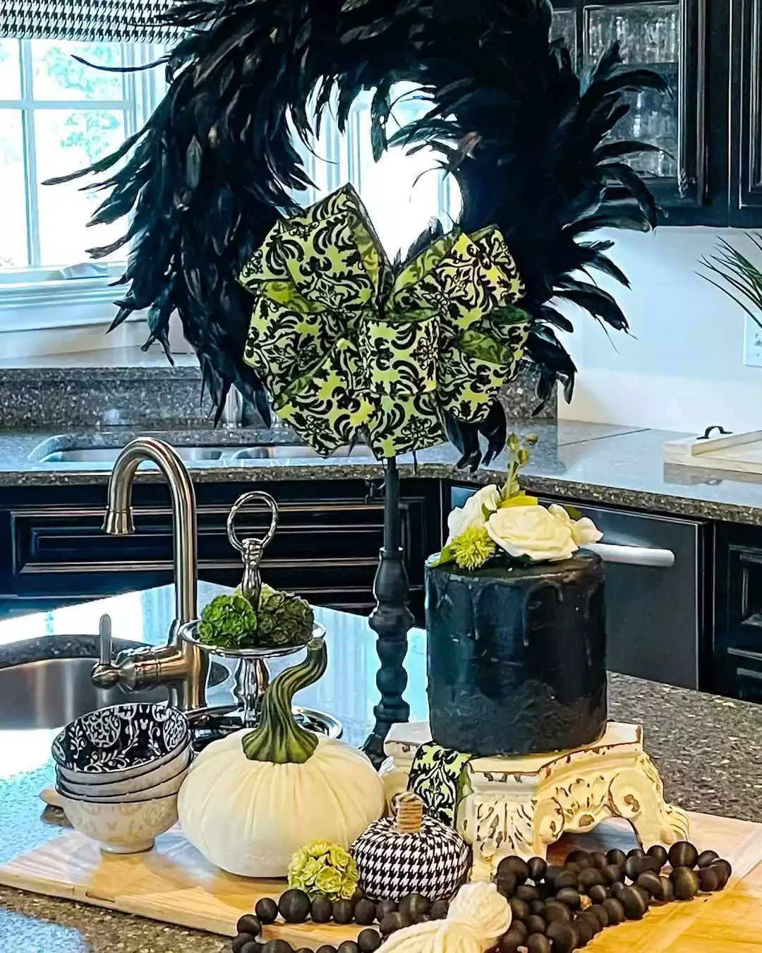 24 Subtle Fall Kitchen Decorating Ideas That Bring Perfect Autumn Warmth 18 Gothic Decor