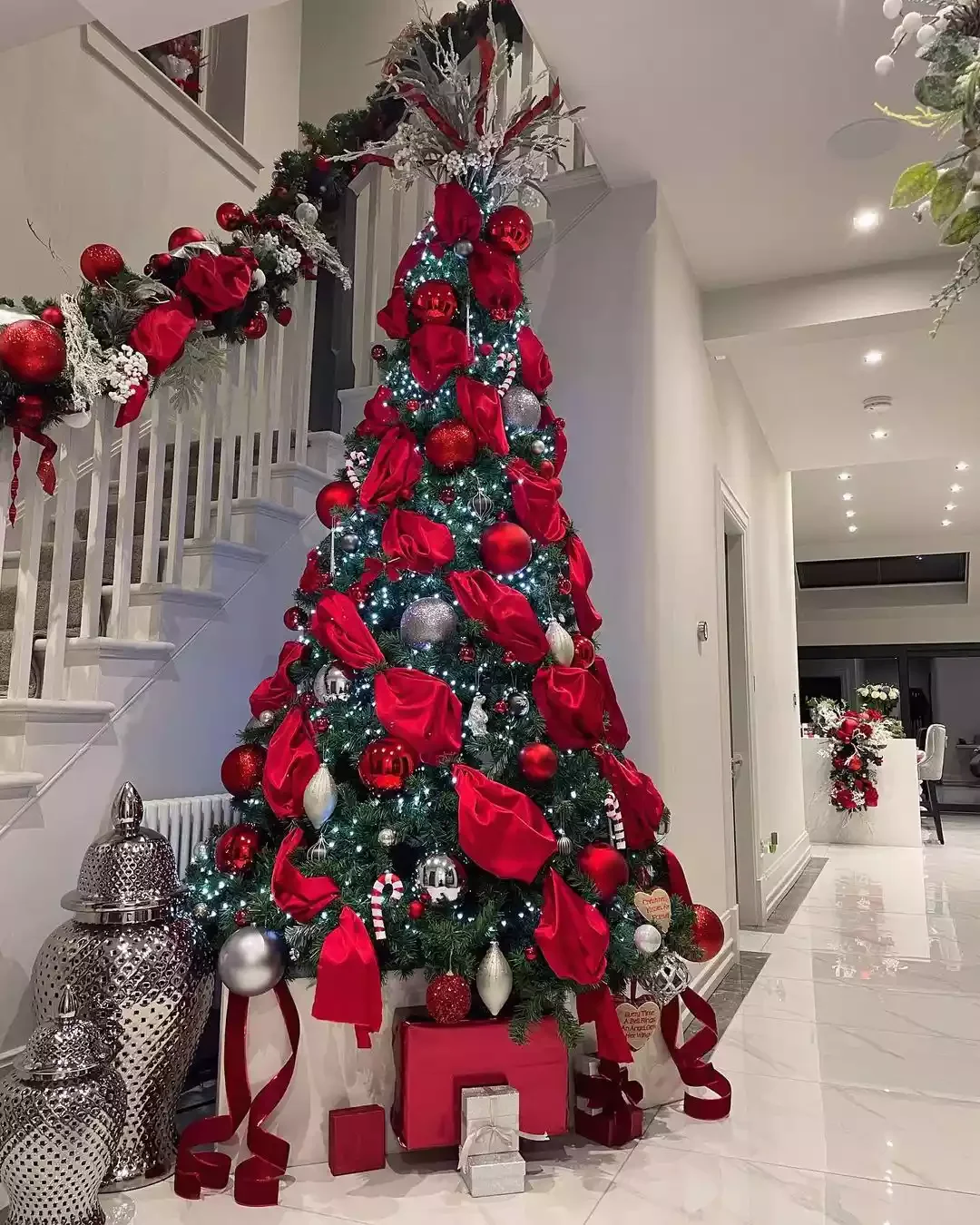 60 Stunning Christmas Tree Ideas to Transform Your Home This Holiday Season 40 Grand Christmas Tree