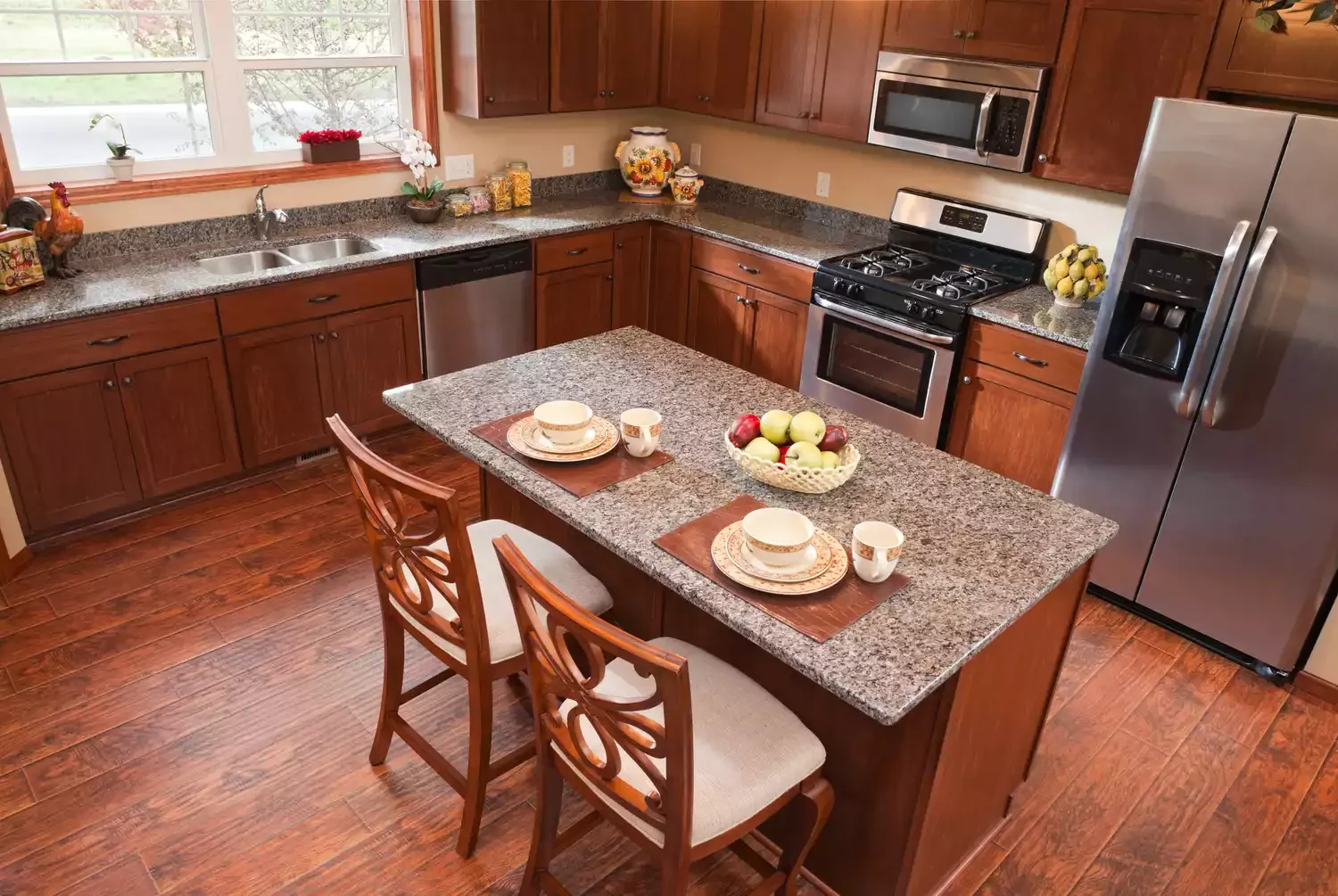 10 Stunning Kitchens That Prove Laminate Countertops Can Look Absolutely Amazing 2 Granite Effect Laminate