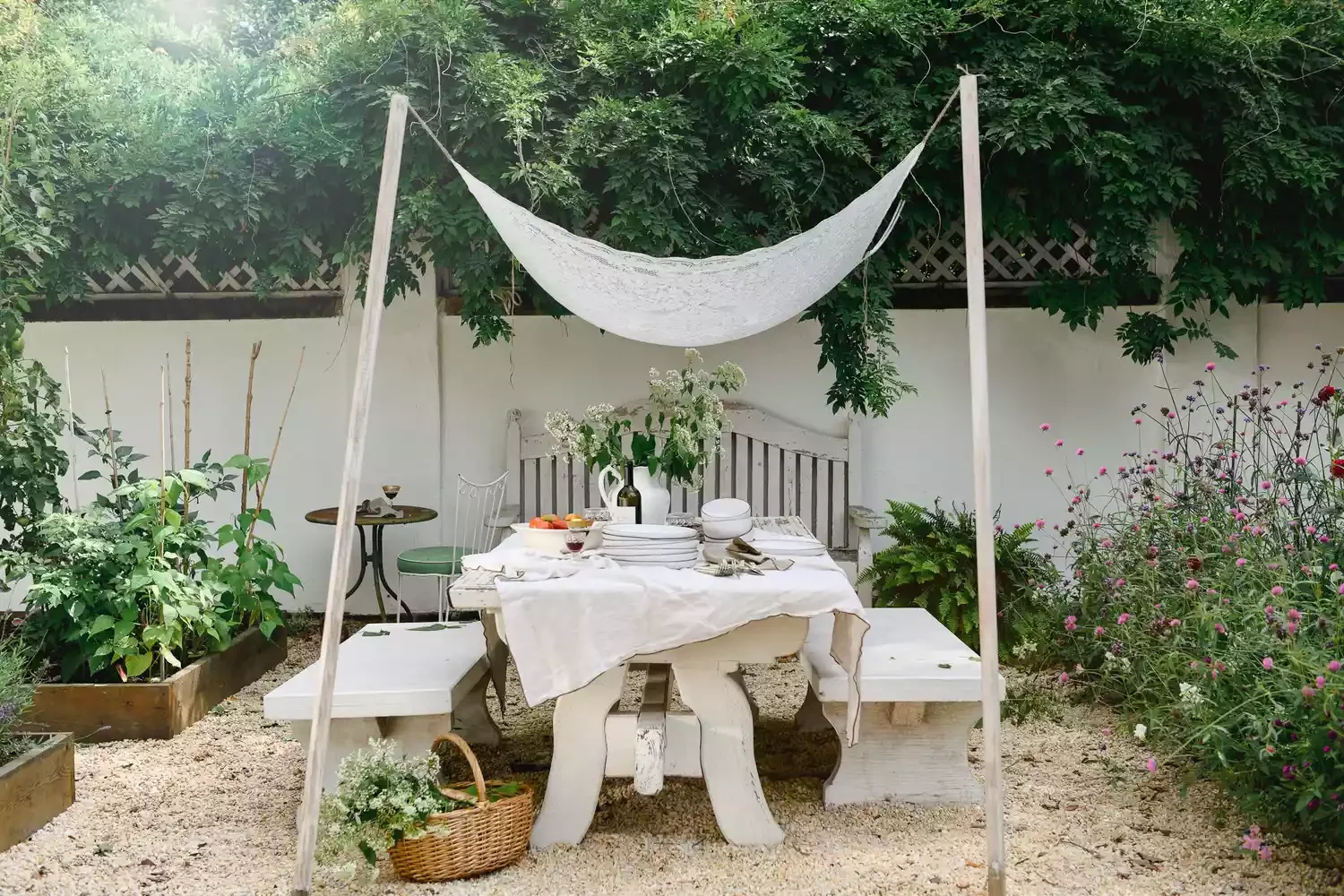 52 Beautiful Courtyard Ideas That Transform Your Outdoor Living Space Gravel Courtyard