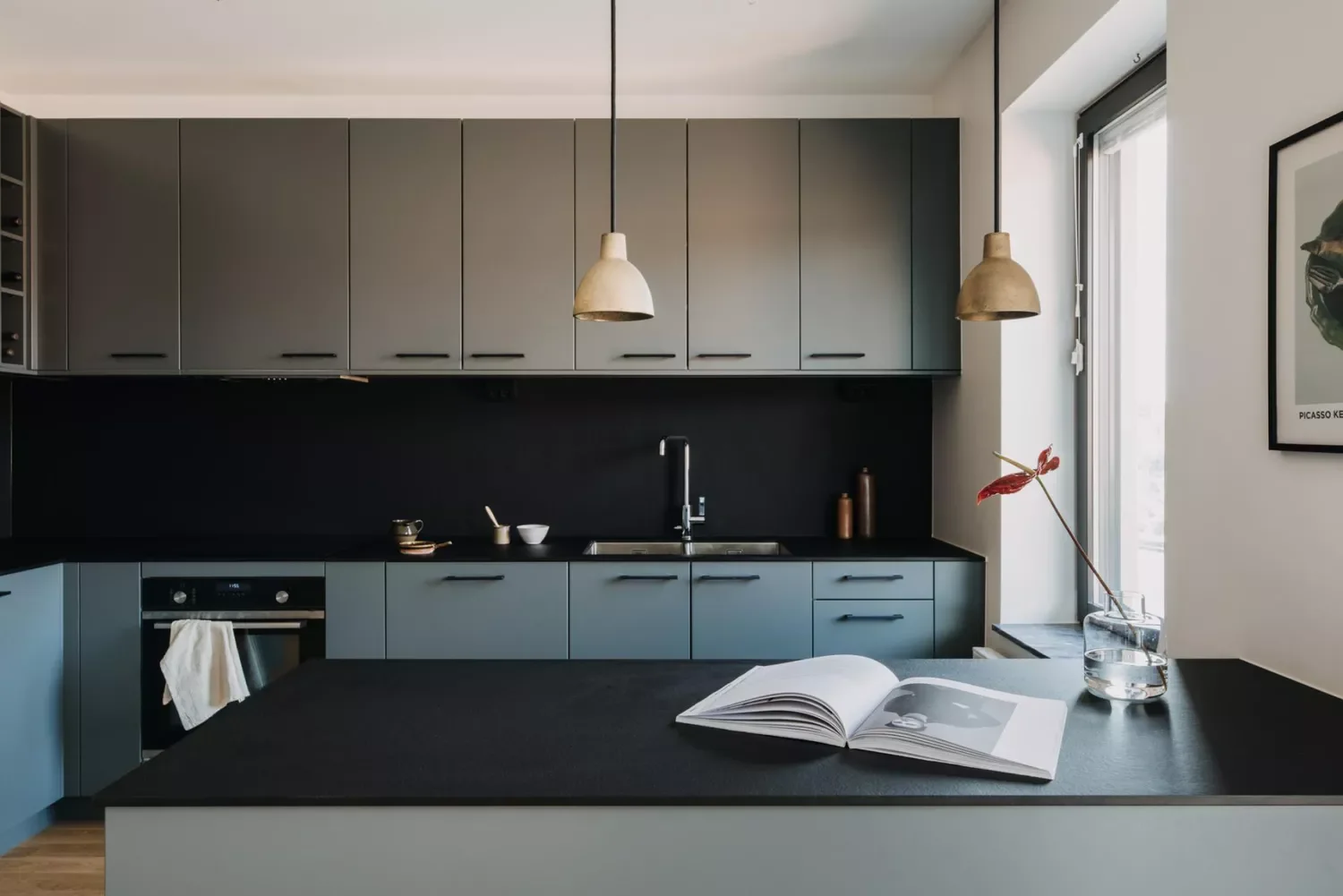 31 Stunning Kitchen Color Combinations That Will Transform Your Cooking Space 9 Gray + Blue + Black