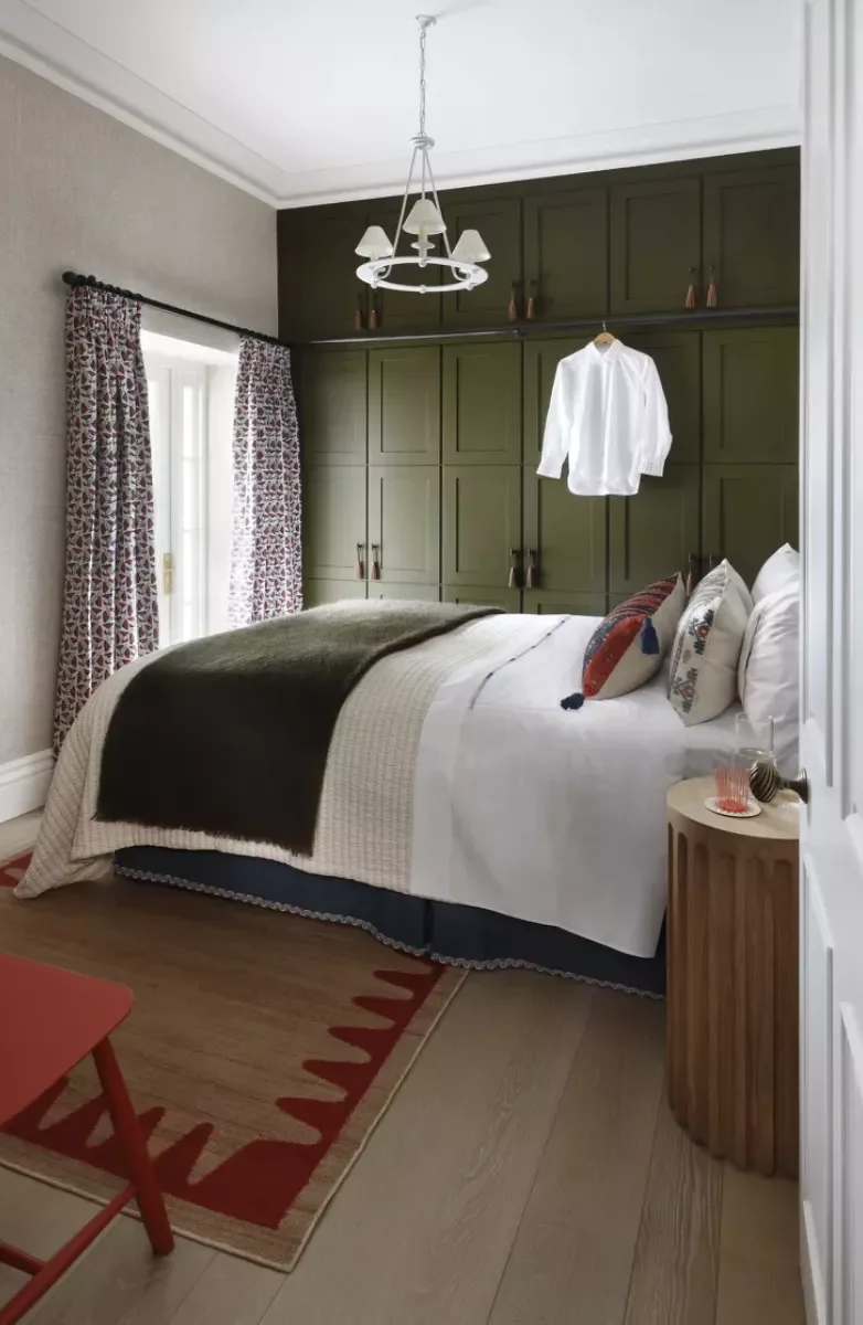 32 Stunning Green Accent Wall Ideas That'll Transform Your Space 24 Green Built-ins Accent Wall
