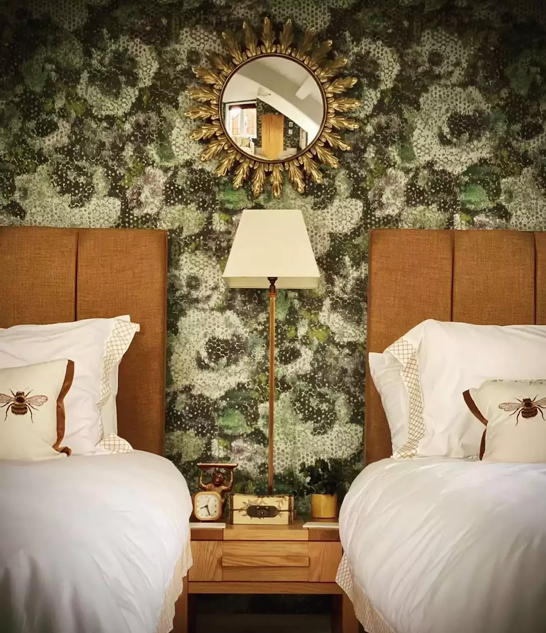 35 Stunning Green Bedroom Ideas That Will Transform Your Space 36 Green Glam