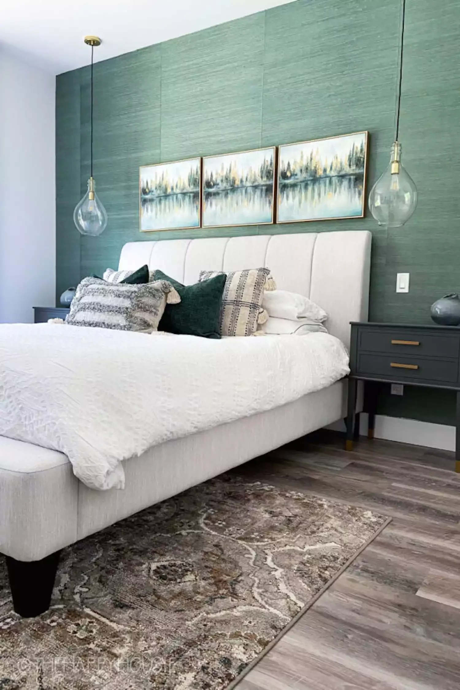 35 Stunning Green Bedroom Ideas That Will Transform Your Space 24 Green Grasscloth