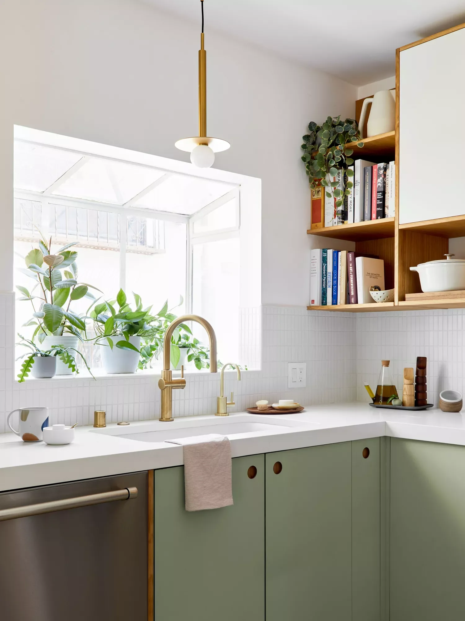 47 Fresh Spring Decorating Ideas to Welcome the New Season 31 Green Kitchen Cabinets