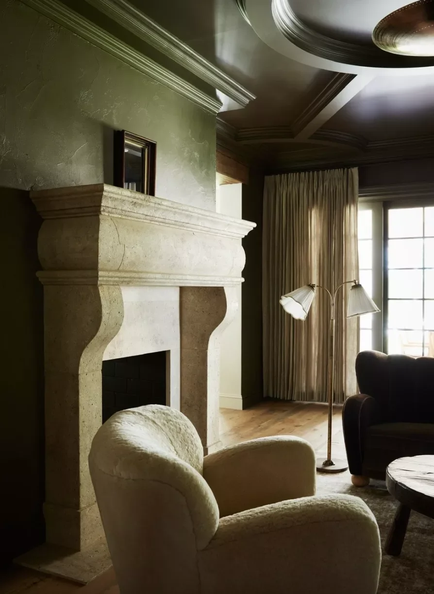 32 Stunning Green Accent Wall Ideas That'll Transform Your Space 14 Green Plaster Accent Wall