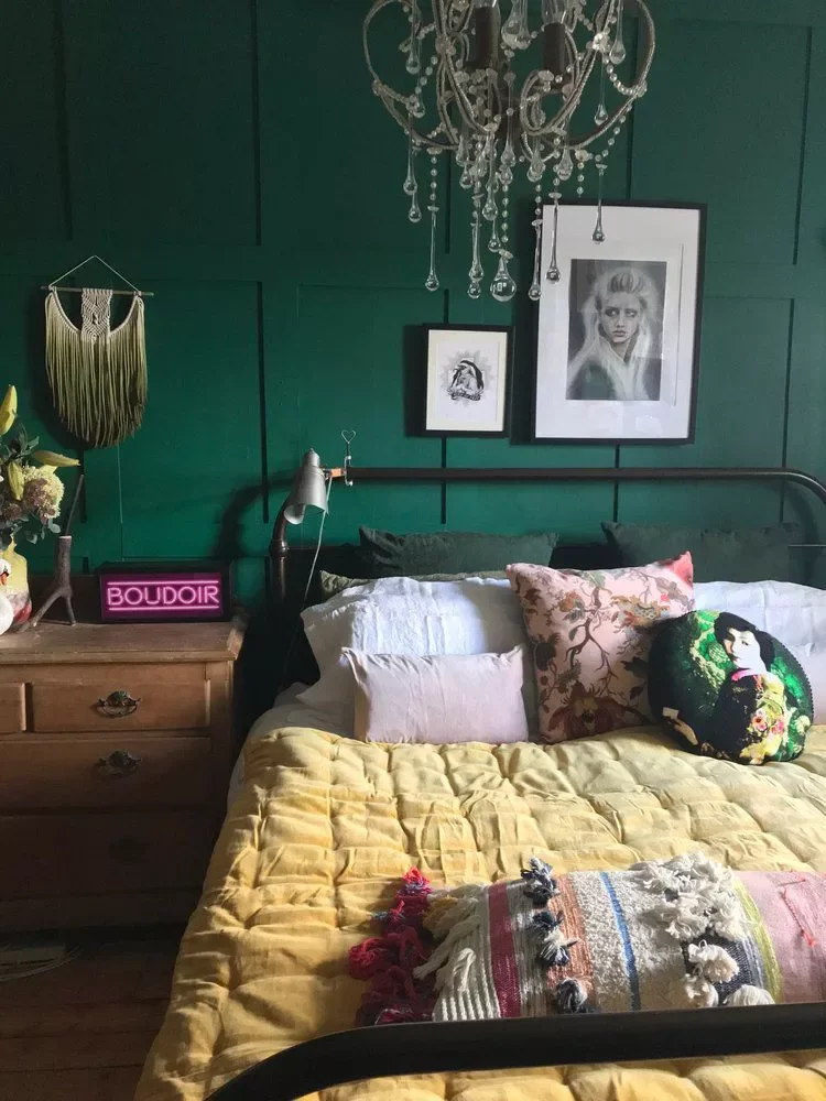 35 Stunning Green Bedroom Ideas That Will Transform Your Space 22 Green Romance