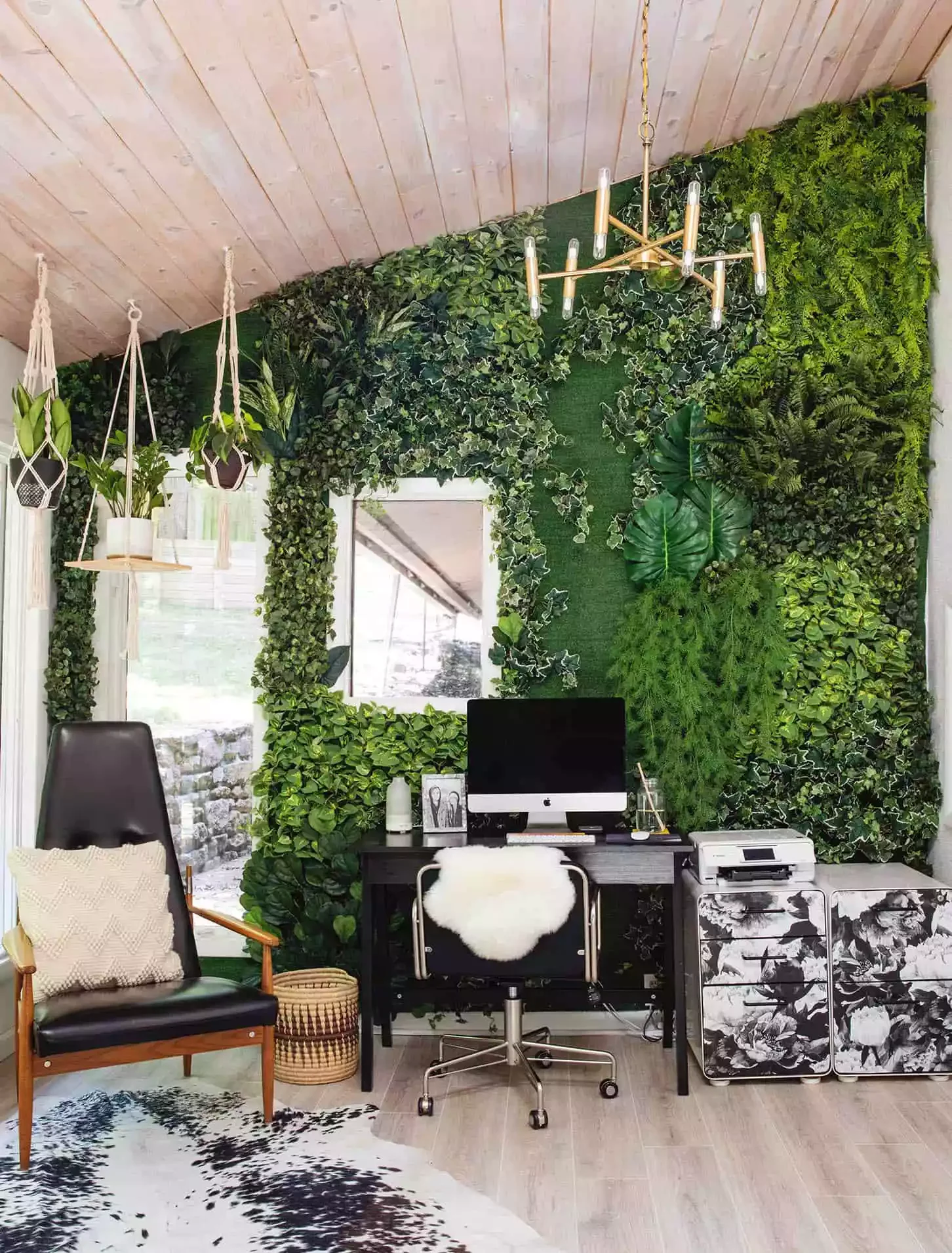 47 Fresh Spring Decorating Ideas to Welcome the New Season 9 Green Wall