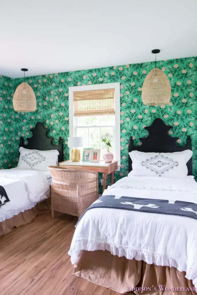 35 Stunning Green Bedroom Ideas That Will Transform Your Space 14 Green Wallpaper