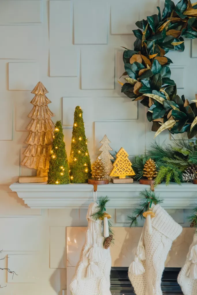 75 Stunning DIY Holiday Wreath Ideas to Transform Every Space in Your Home 70 Green and Gilded Wreath