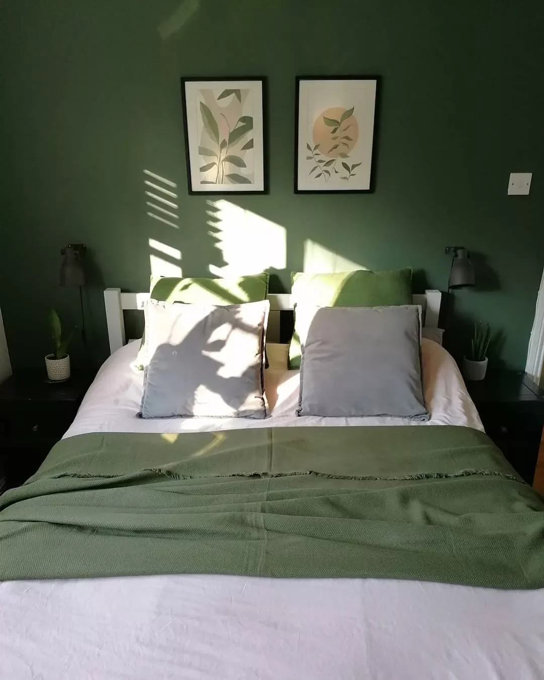 35 Stunning Green Bedroom Ideas That Will Transform Your Space 18 Green and White