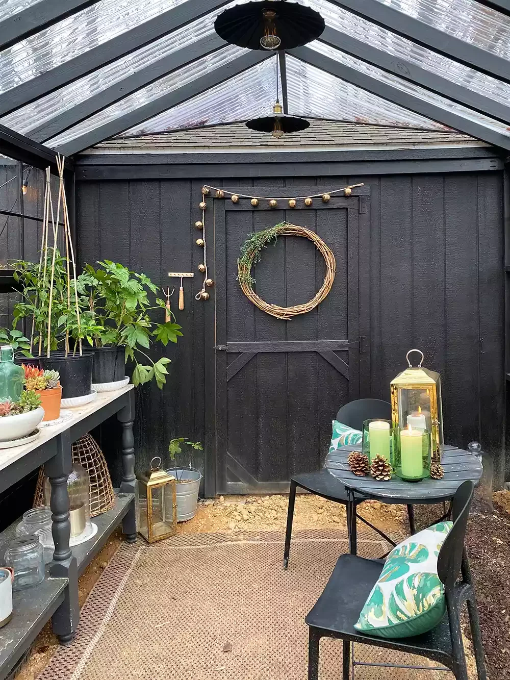30 Christmas Door Decorating Ideas That Create Masterpieces Greenhouse Wreath