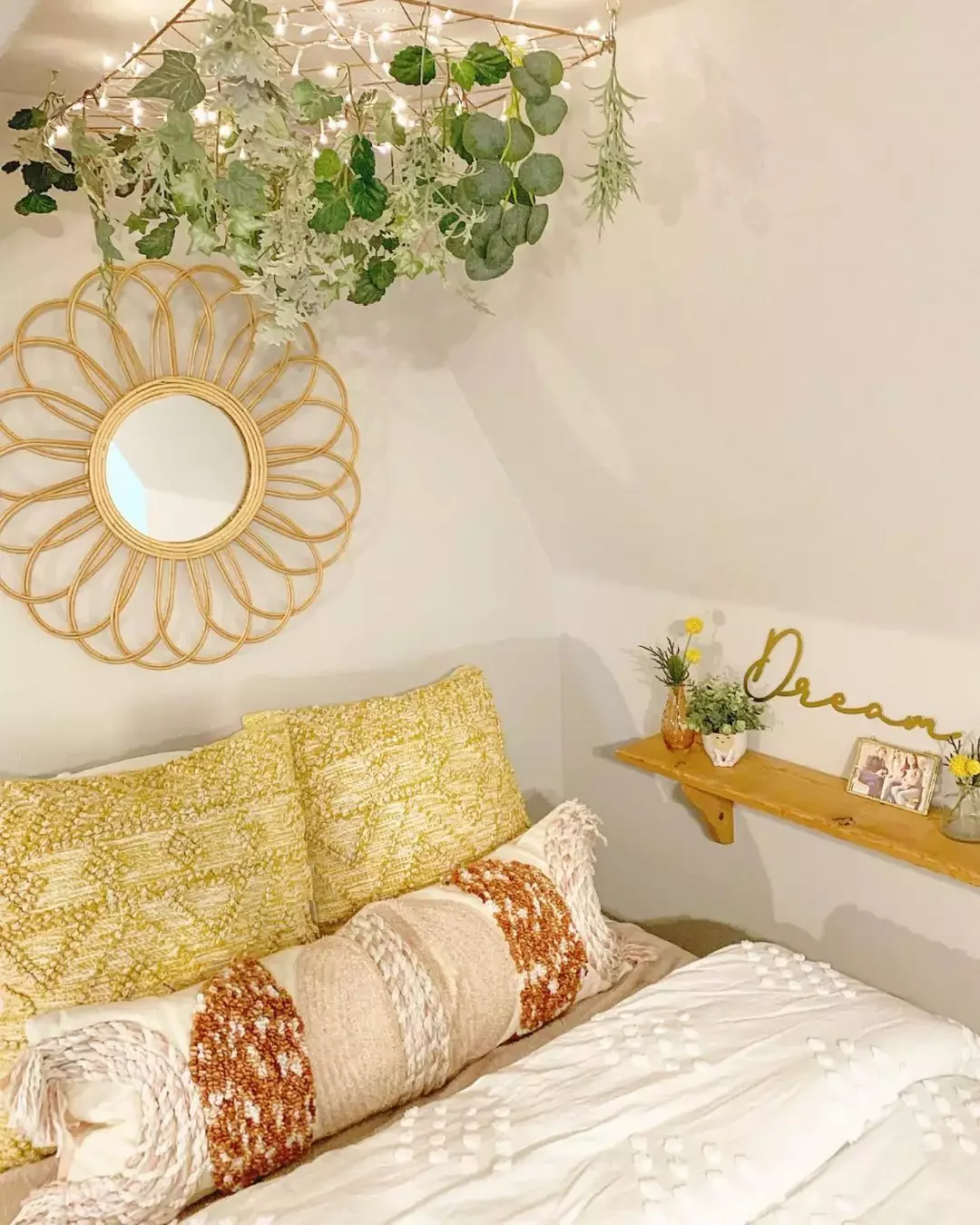 37 Beautiful Aesthetic Bedroom Ideas to Transform Your Space 27 Grow a Plant Overhead