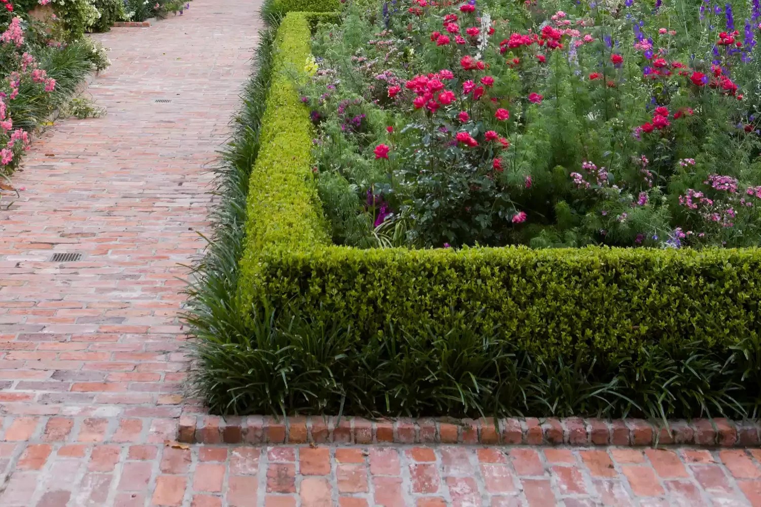 15 Beautiful Brick Border Ideas to Frame Your Garden Beds on Any Budget Half Brick Edging