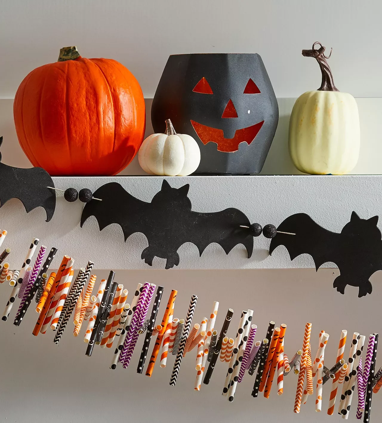 80 Quick Halloween Crafts You Can Complete in One Day 36 Halloween DIY Bat Garland