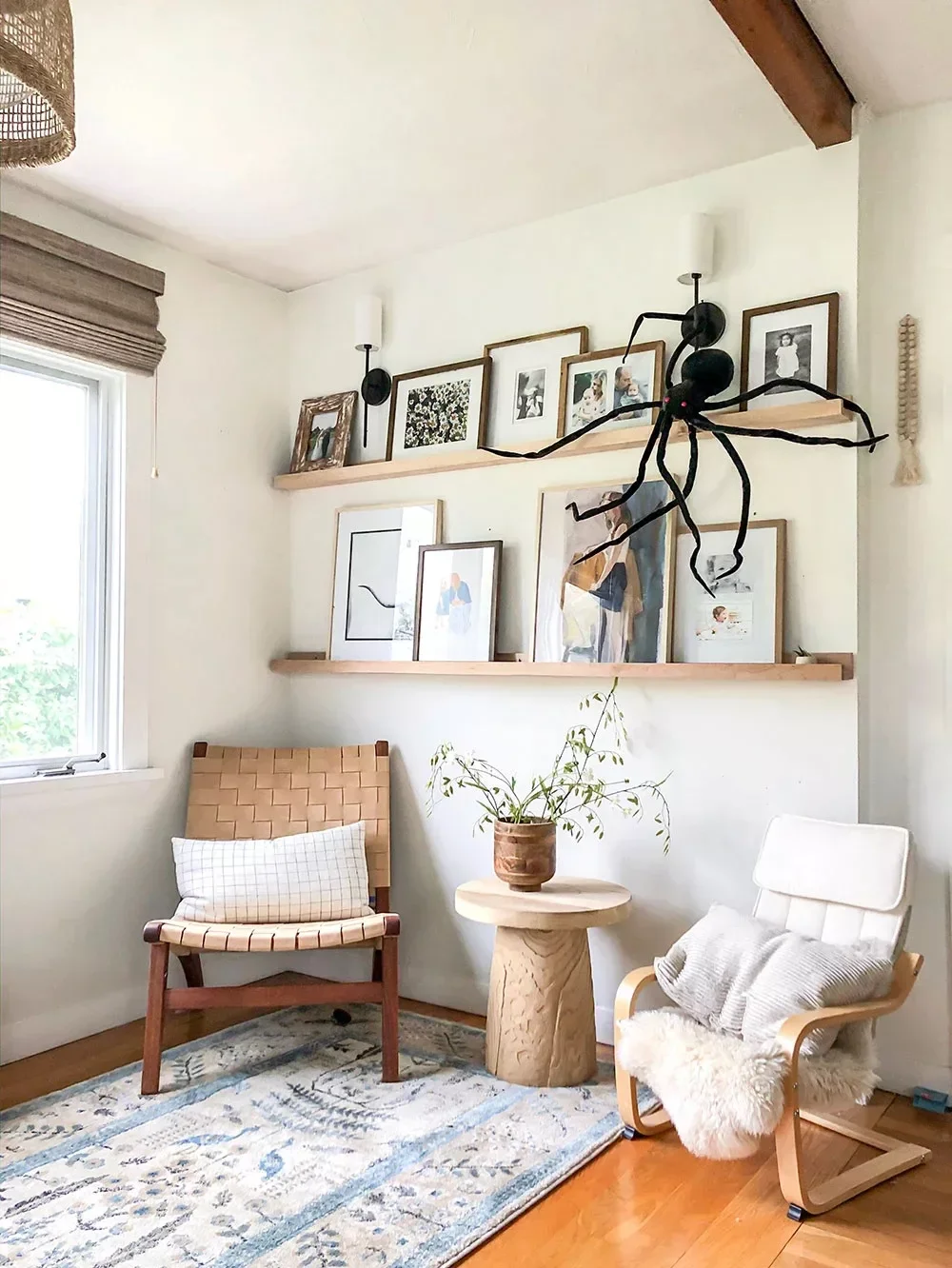 33 Autumn Living Room Ideas That'll Make Your Space Feel Incredibly Cozy 18 Halloween Decor Accent