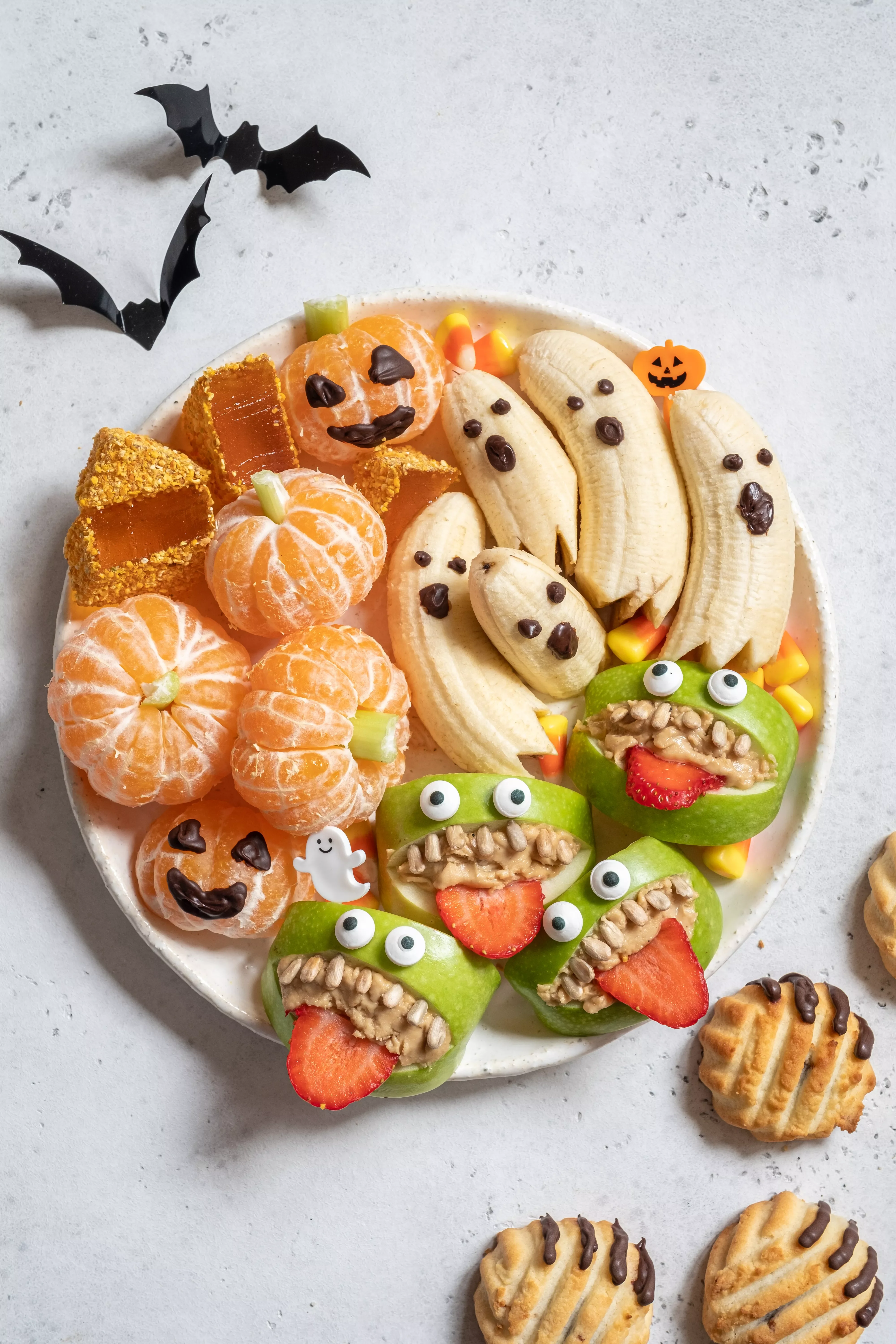 23 Spooky Halloween Charcuterie Board Ideas to Inspire You 2 Halloween Fruit Board