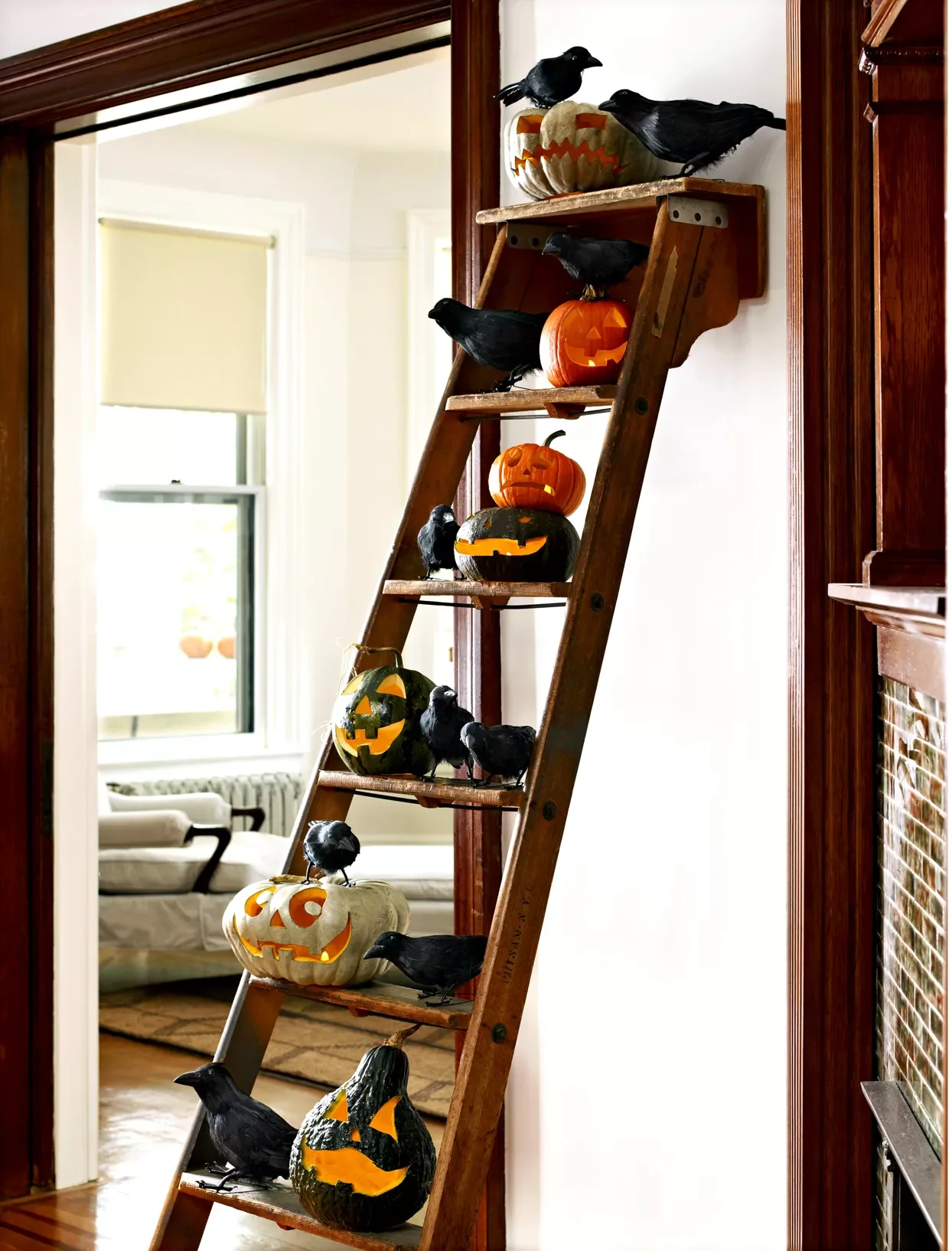 80 Quick Halloween Crafts You Can Complete in One Day 10 Halloween Ladder