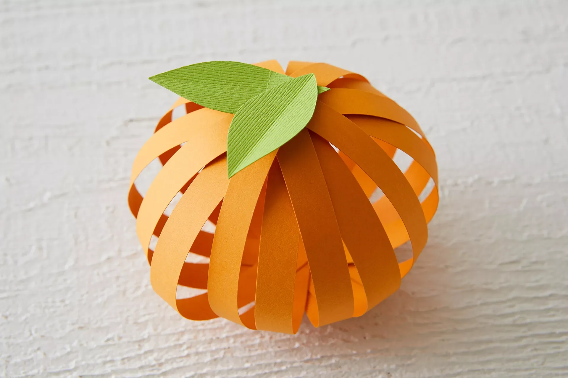 80 Quick Halloween Crafts You Can Complete in One Day 18 Halloween Paper Strip Pumpkin Craft
