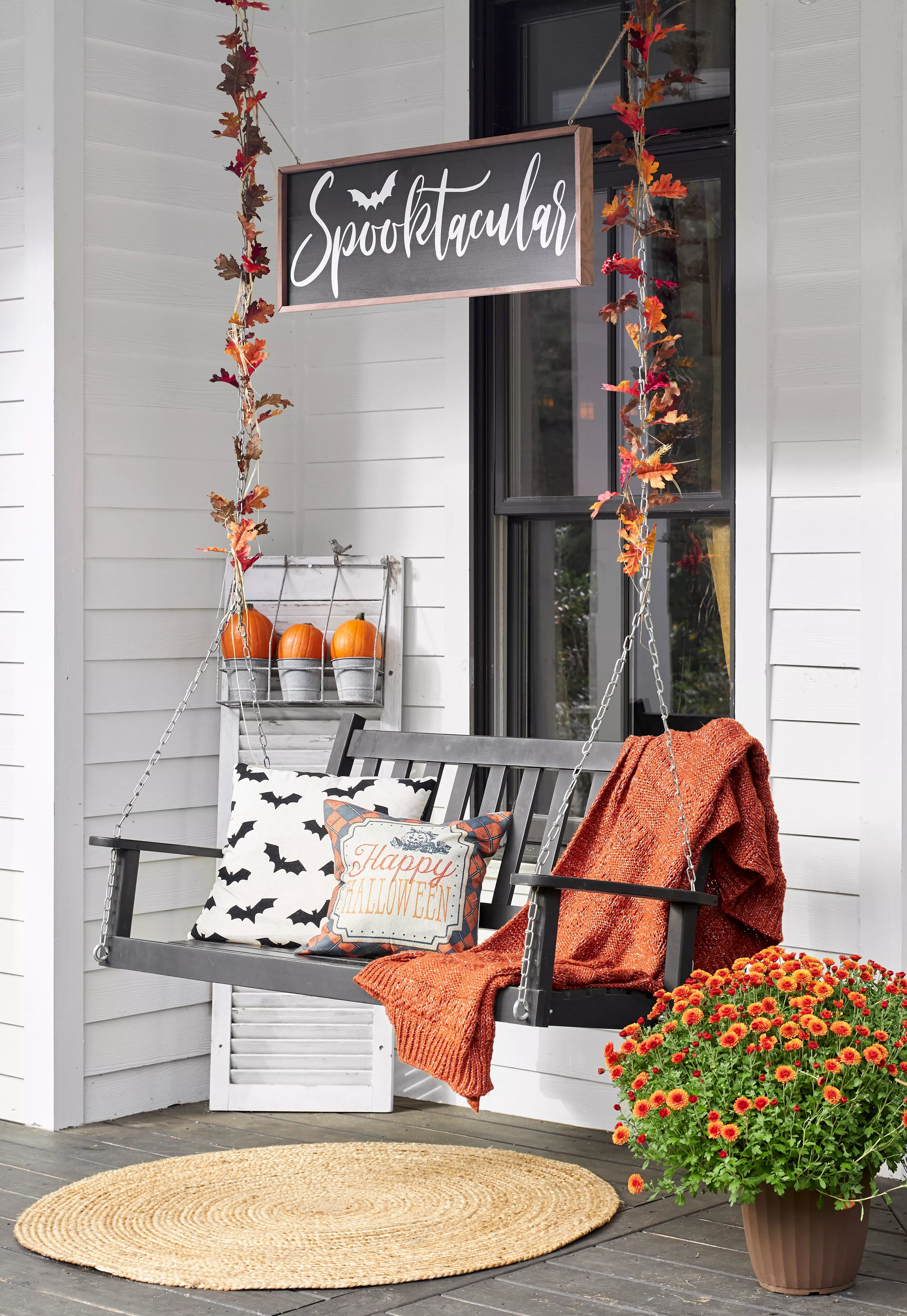 31 Spooky Halloween Front Porch Decorating Ideas for Fall 29 Halloween Porch Seating
