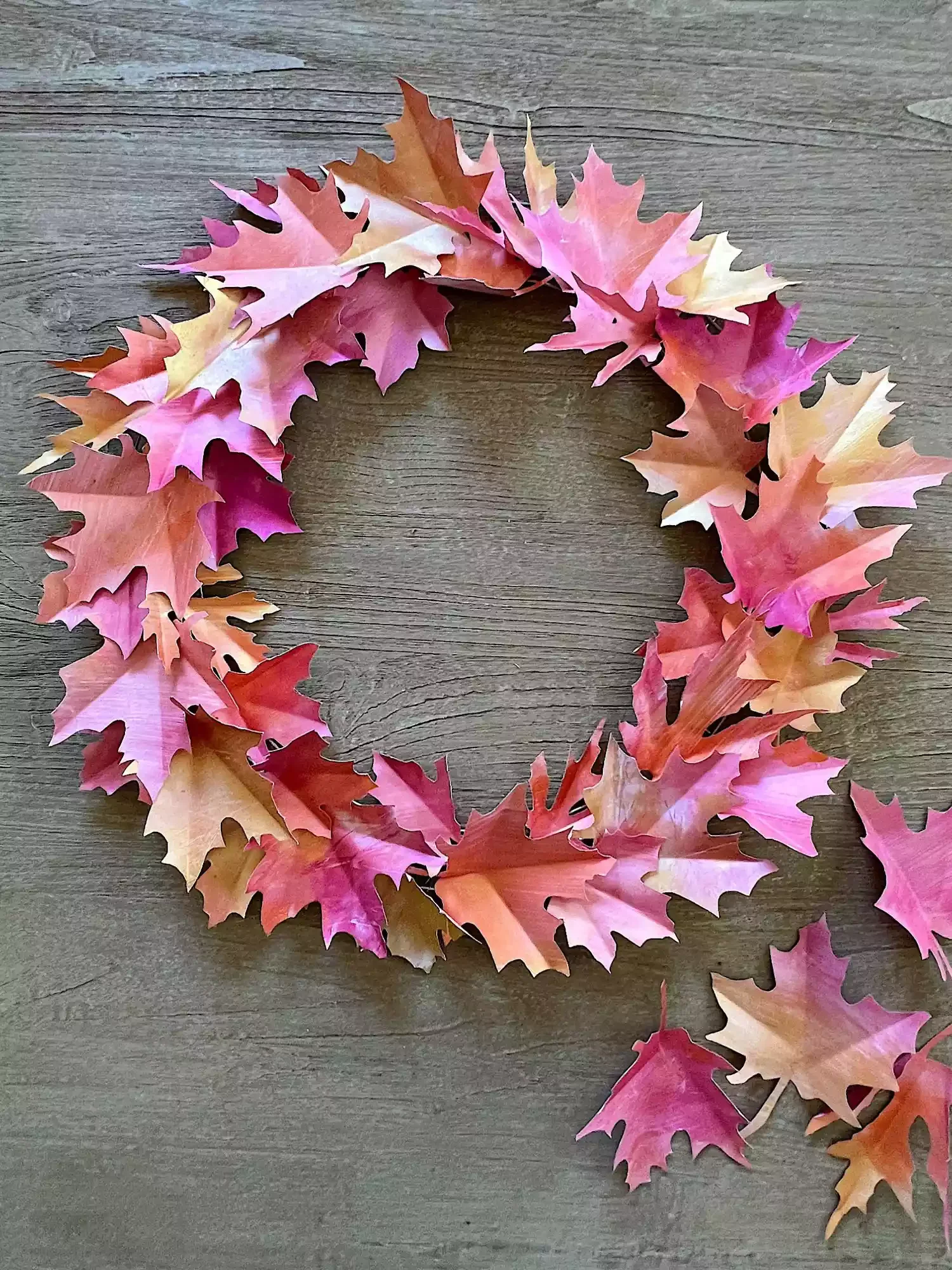 66 Beautiful Fall Wreath DIY Ideas to Welcome Autumn Into Your Home 41 Hand-Painted Fall Wreath