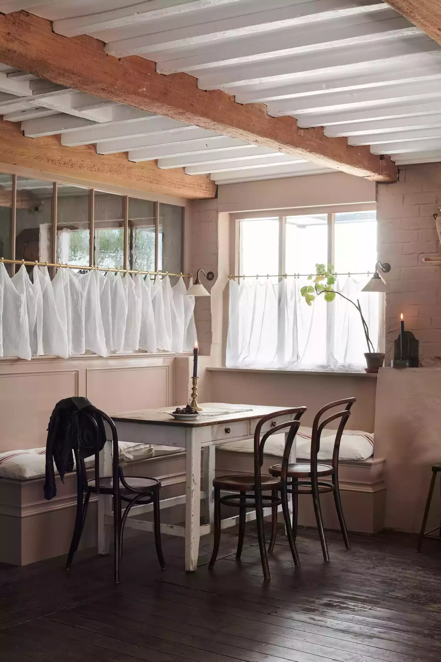 58 Creative Kitchen Decorating Ideas to Transform Your Space with Style Hang Cafe Curtains