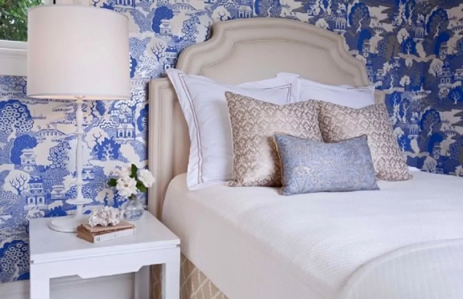 55 Stunning Blue Bedroom Ideas to Transform Your Space Into a Peaceful Haven 54 Hang Chinoiserie Wallpaper