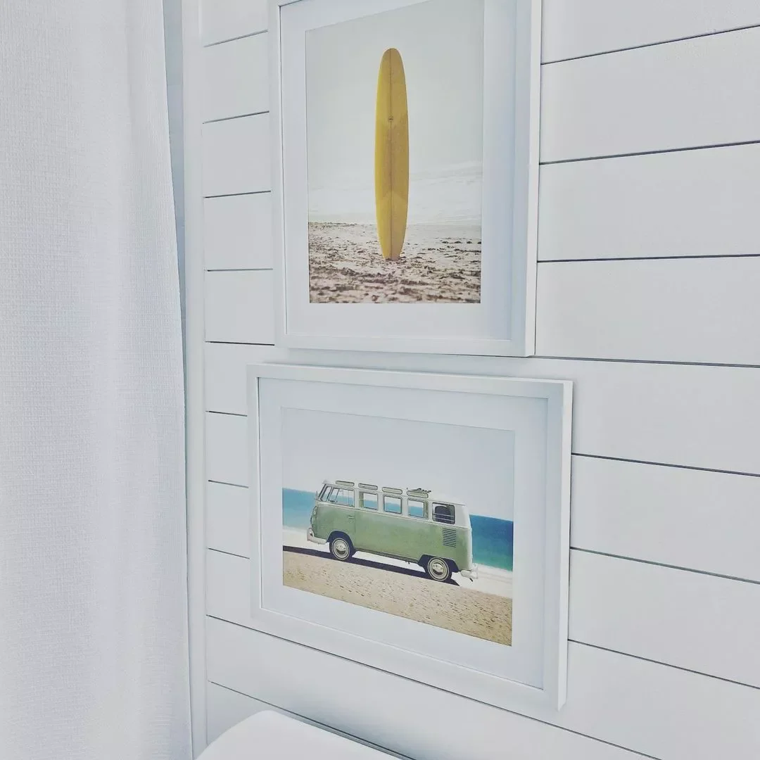 30 Beach-Inspired Bathroom Ideas That Bring Coastal Vibes Home 1 Hang Coastal-Themed Art